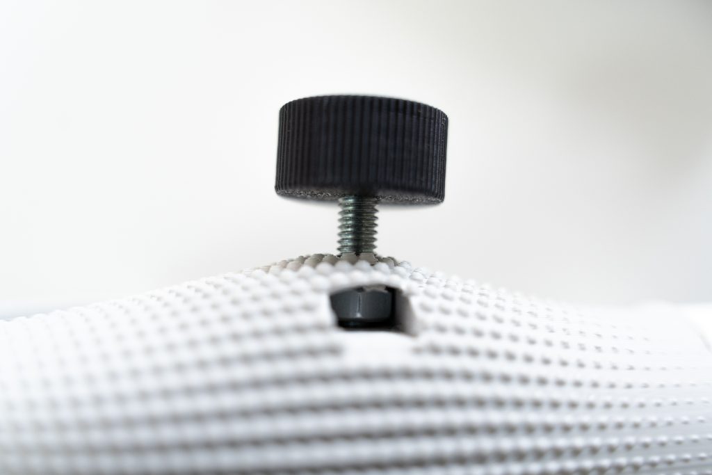 detalle de tornillo en adaptador de cuchillo impreso en 3D