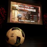 Pantalla con el cartel de Athletic Fundazioa SZ sobre un balón de fútbol y el texto "Asistimos a la presentación de: Athletic Fundazioa SZ"